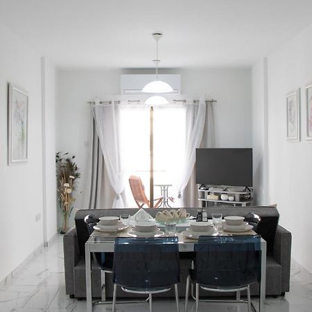 Apartment,Near The Beach Pinikoudes ラルナカ エクステリア 写真
