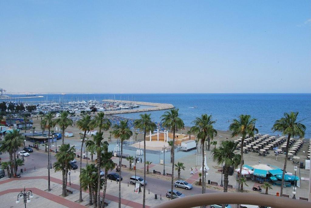 Apartment,Near The Beach Pinikoudes ラルナカ エクステリア 写真