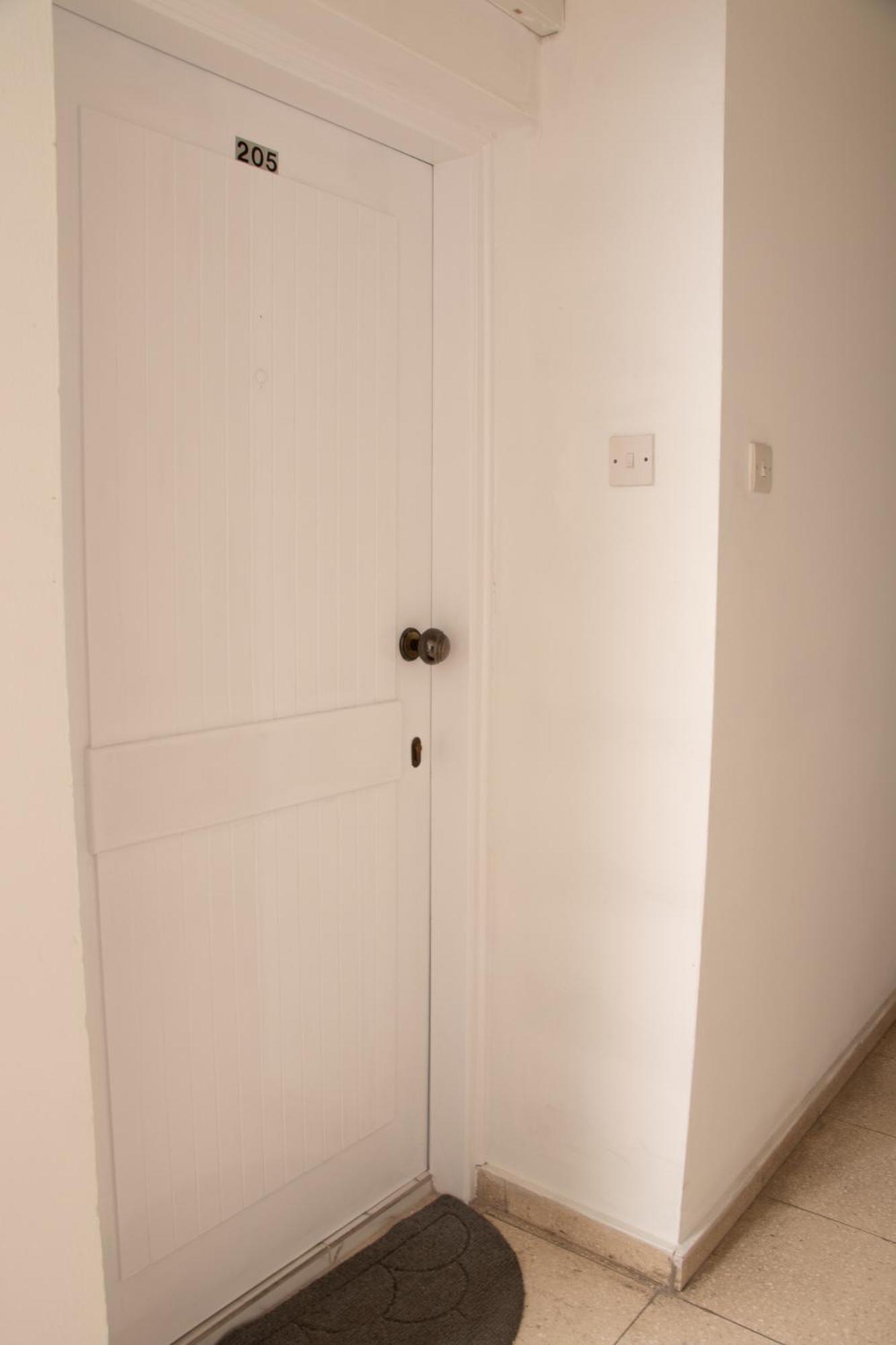 Apartment,Near The Beach Pinikoudes ラルナカ エクステリア 写真