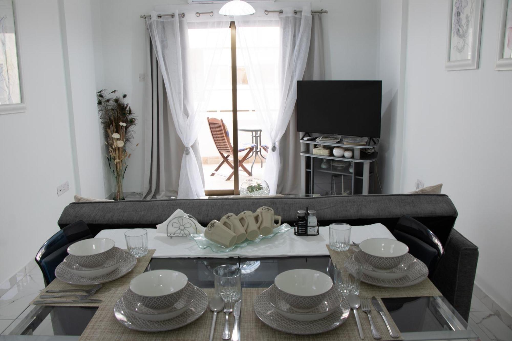 Apartment,Near The Beach Pinikoudes ラルナカ エクステリア 写真