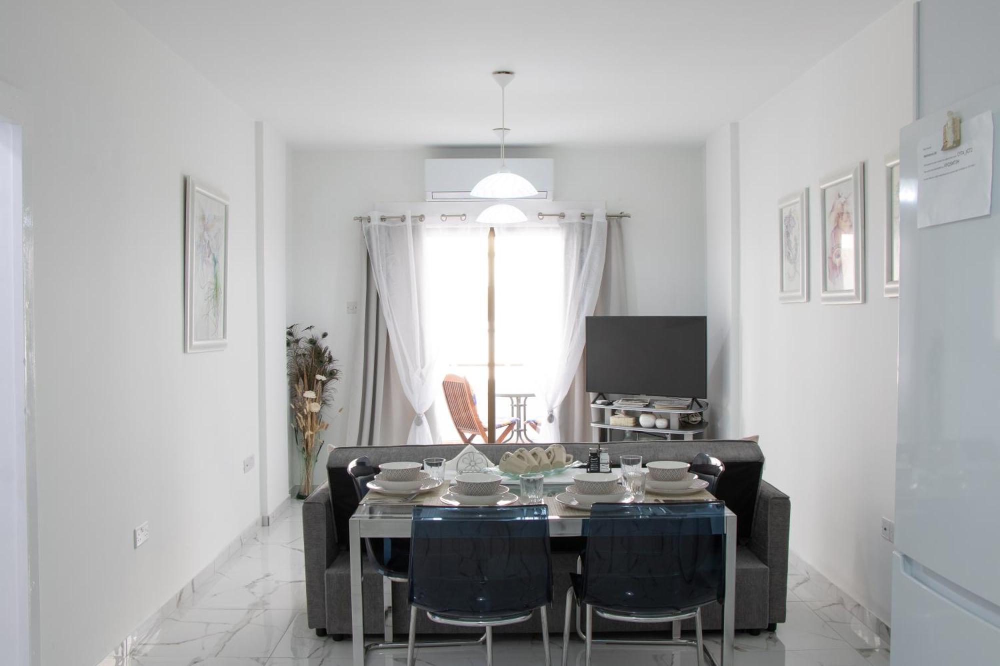 Apartment,Near The Beach Pinikoudes ラルナカ エクステリア 写真