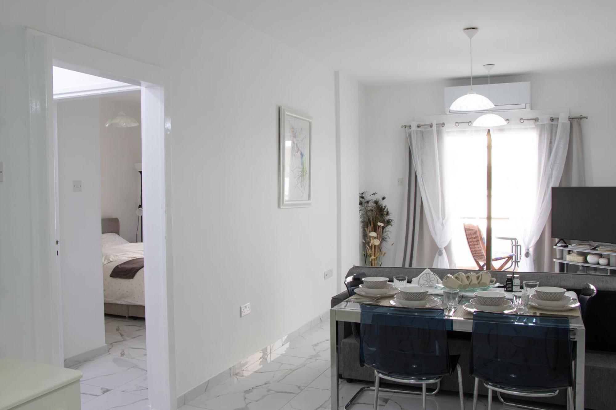 Apartment,Near The Beach Pinikoudes ラルナカ エクステリア 写真