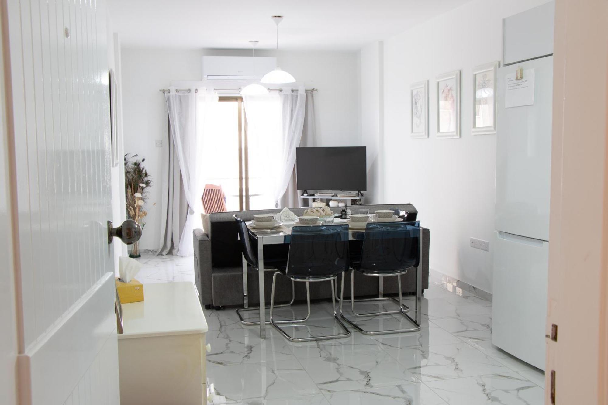 Apartment,Near The Beach Pinikoudes ラルナカ エクステリア 写真