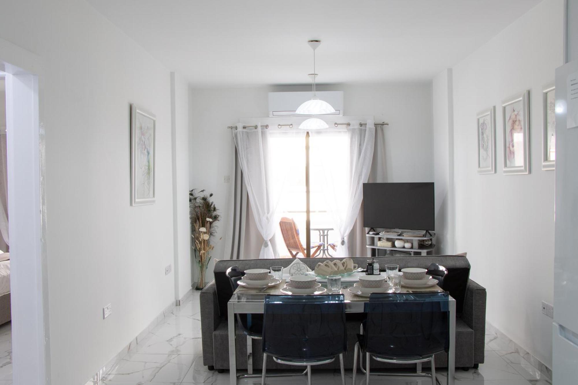 Apartment,Near The Beach Pinikoudes ラルナカ エクステリア 写真